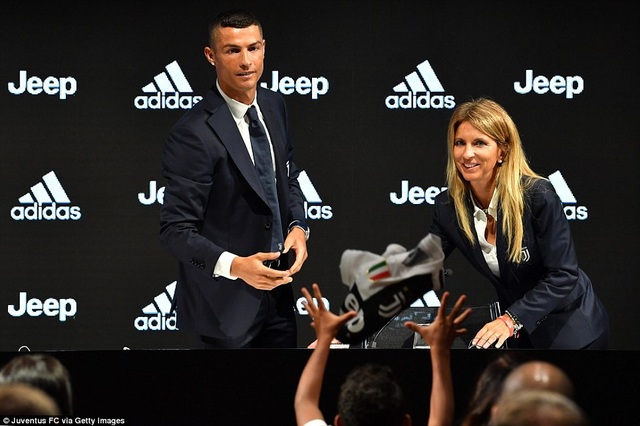 C.Ronaldo: “Tôi sẽ giành Champions League ở tuổi người khác đã dưỡng già” - 2
Ngôi sao người Bồ Đào Nha vẫn khao khát danh hiệu cùng Juventus
