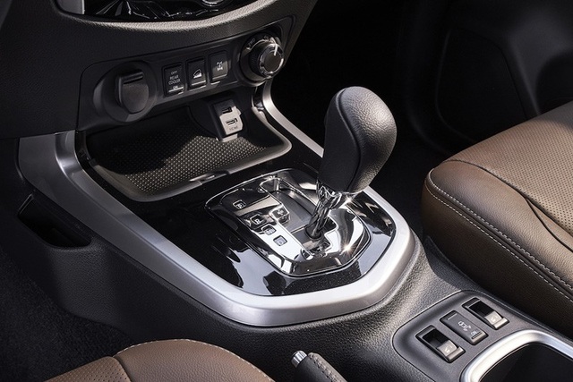 Nissan Terra rục rịch về Việt Nam, giá có thể từ 1,1 tỉ đồng - 2
Động cơ diesel và hộp số trên Terra giống Navara, với sức mạnh 188 mã lực và momen xoắn cực đại 450 Nm.