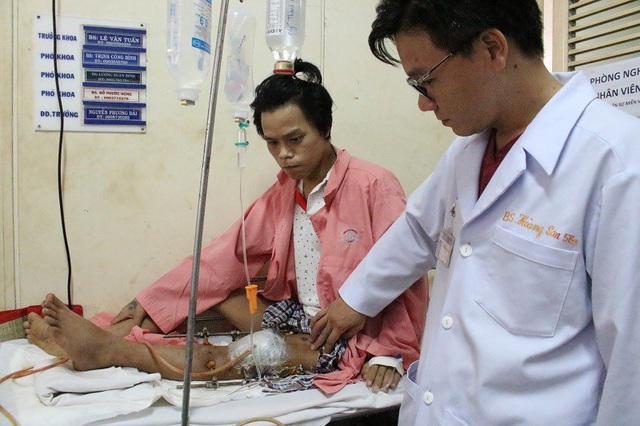 Mẹ nghèo mơ ước có 50 triệu đồng giữ chân cho con - 4 Thanh Quang ngậm ngùi nghĩ đến cảnh sẽ vĩnh viễn mất chân