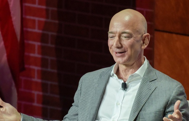 Ông chủ Amazon thành người giàu nhất lịch sử với khối tài sản 150 tỷ USD - 1 Jeff Bezos trở thành người giàu nhất trong lịch sử với khối tài sản ước tính 150 tỷ USD