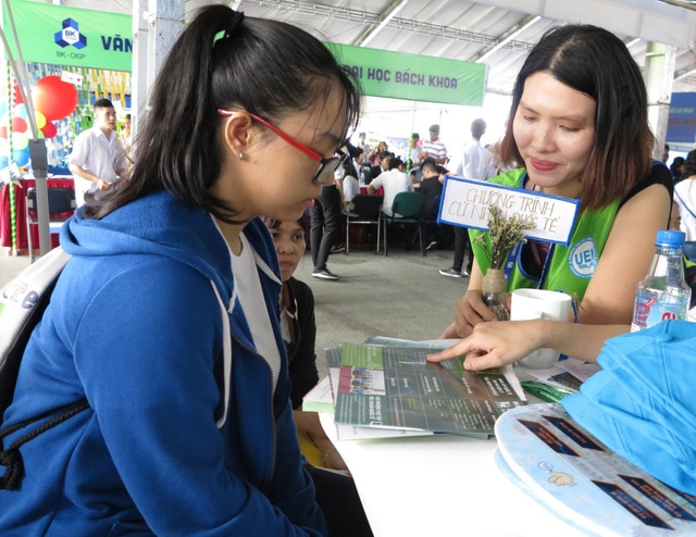 Trường ĐH Thủ Dầu Một và ĐH Kinh tế - Luật TPHCM công bố điểm sàn xét tuyển - 1 Thí sinh cân nhắc thông tin tuyển sinh ĐH trước khi được phép thay đổi nguyện vọng đăng ký