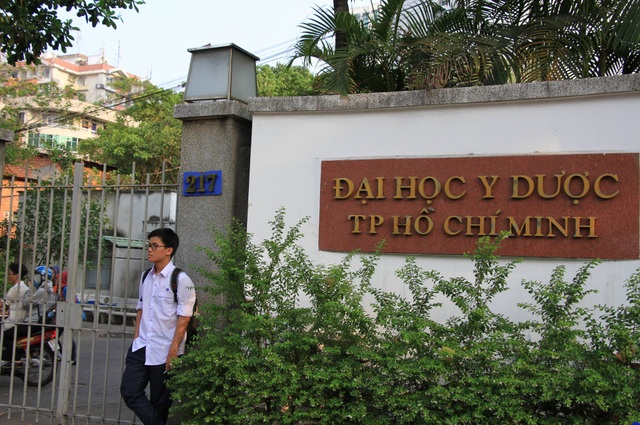 Trường ĐH Y dược TPHCM: Điểm sàn xét tuyển từ 18-21 điểm - 1 Trường ĐH Y dược TPHCM nhận hồ sơ xét tuyển với mức điềm sàn thấp hơn năm 2017