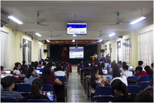 Giáo viên tự tin ứng dụng hiệu quả phần mềm dạy học lịch sử bằng công nghệ 4.0 - 1
Quang cảnh hội nghị tập huấn.