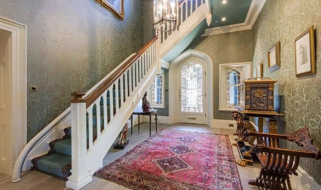 Tòa lâu đài 200 tuổi đẹp ấn tượng với phong cách kiến trúc Gothic - 3 Tòa lâu đài 200 tuổi đẹp ấn tượng với phong cách kiến trúc Gothic - 3