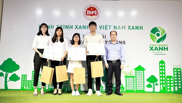 “Hành trình xanh vì Việt Nam xanh” trao giải cho những ý tưởng tiêu dùng bền vững xuất sắc - 1 “Hành trình xanh vì Việt Nam xanh” trao giải cho những ý tưởng tiêu dùng bền vững xuất sắc - 1