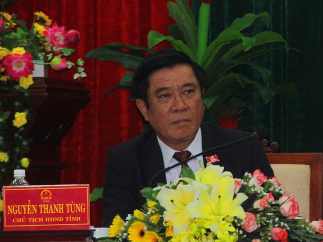 Bí thư Bình Định truy gắt "ai cấp phép cho doanh nghiệp làm càn?" - 2 Bí thư Tỉnh ủy Bình Định tỏ ra gay gắt khi doanh nghiệp ngang nhiên đổ đất lấn đầm khi chưa có thiết kế, phê duyệt.