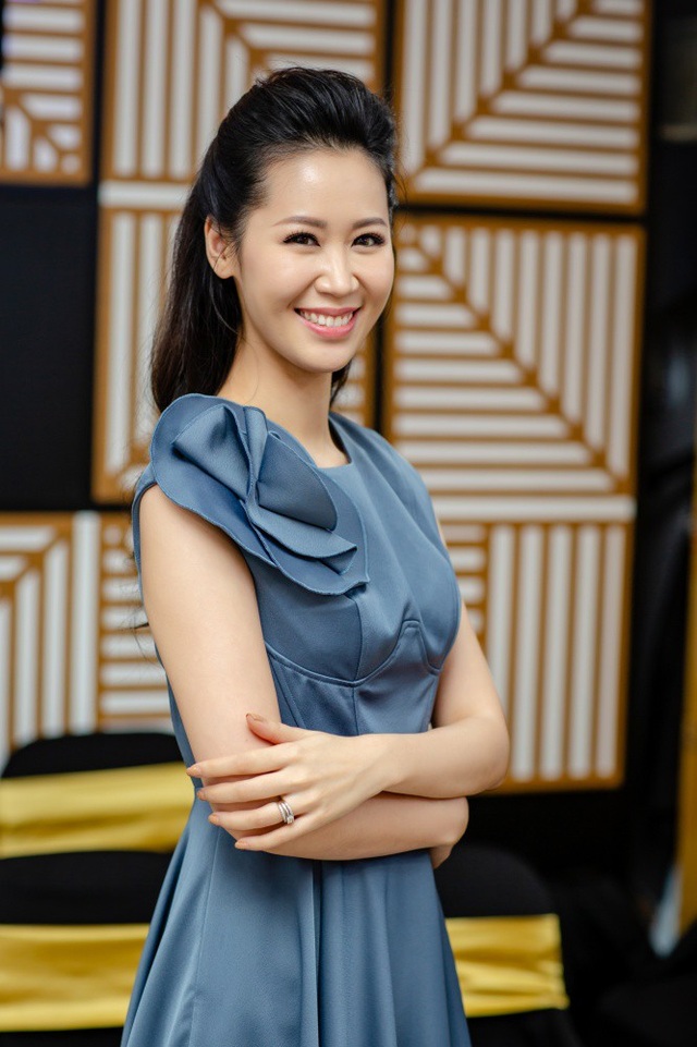 Diệu Hương “Bánh đúc có xương” cùng Hoa hậu Thuỳ Linh tiết lộ về ông xã - 5 Hoa hậu Phụ nữ toàn thế giới 2018 Dương Thuỳ Linh.