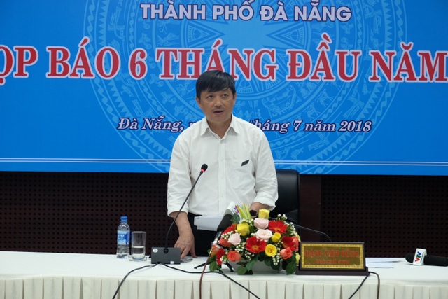 Vì sao Đà Nẵng chưa thông qua việc thu hồi đất 3 dự án của Vũ “nhôm”? - 1 Ông Đặng Việt Dũng - Phó Chủ tịch UBND, Trưởng Ban Tuyên giáo TP Đà Nẵng chủ trì buổi họp báo của chính quyền TP Đà Nẵng sáng 19/7