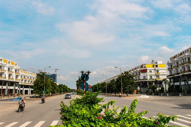 Điểm danh các khu nhà phố thương mại “hốt bạc” tại khu Tây Hà Nội - 2 Điểm danh các khu nhà phố thương mại “hốt bạc” tại khu Tây Hà Nội - 2
