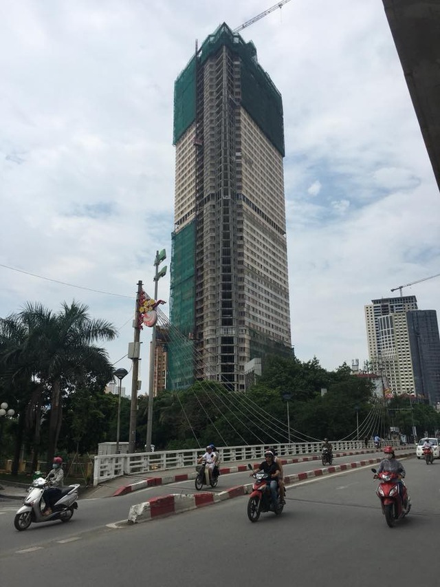Cận cảnh dự án sắp bàn giao Tháp Doanh Nhân 2018 - 1 Tháp Doanh Nhân sở hữu vị trí đắc địa, số 1 Thanh Bình, Mỗ Lao, Hà Đông. Một mặt tiếp giáp đường Trần Phú, một mặt nằm ngay trên đường Thanh Bình, View Vườn hoa Hà Đông