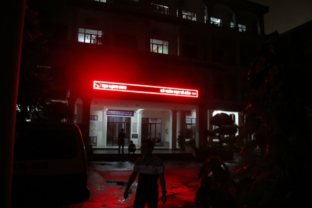 Lạng Sơn: "Xuyên đêm" chấm thẩm định bài thi có điểm cao bất thường - 1 Tới thời điểm hiện tại (21h20), tổ công tác xác minh điểm thi tại Lạng Sơn của Bộ GD&ĐT đã làm việc liên tục gần 12 tiếng và vẫn chưa kết thúc.