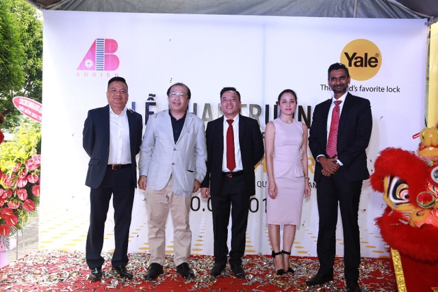 An Biên Group: “Cái bắt tay” nhiều “hậu mãi” với thương hiệu khóa Yale - 1 An Biên Group: “Cái bắt tay” nhiều “hậu mãi” với thương hiệu khóa Yale - 1