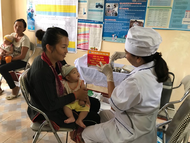 “Hành trình” tiêm chủng mùa mưa, lũ - 6 Các trẻ của xã Đồng Sơn (Hoành Bồ, Quảng Ninh) được tiêm đầy đủ vắc xin trong Tiêm chủng mở rộng.