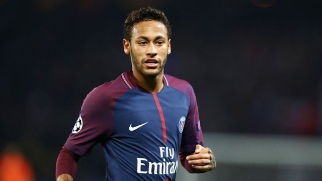 Đội hình có giá chuyển nhượng đắt nhất mọi thời đại - 9
Mùa Hè năm ngoái, PSG đã chi thẳng 200 triệu bảng để giải phóng hợp đồng của Neymar ở Barcelona. Cầu thủ này đã chơi khá hay ở PSG nhưng lại dính chấn thương hồi tháng Hai và phải nghỉ thi đấu hết mùa. Dù sao, sự kỳ vọng vào Neymar ở mùa giải 2018/19 vẫn rất lớn.