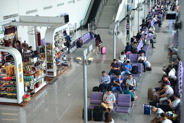 Nhiều vi phạm tại dự án nghìn tỷ của ACV ở sân bay Tân Sơn Nhất - 1 Dự án mở rộng Nhà ga quốc tế T2 Cảng hàng không quốc tế Tân Sơn Nhất được HĐTV ACV phê duyệt đầu tư năm 2014, với tổng mức đầu tư là gần 2.311 tỷ đồng.