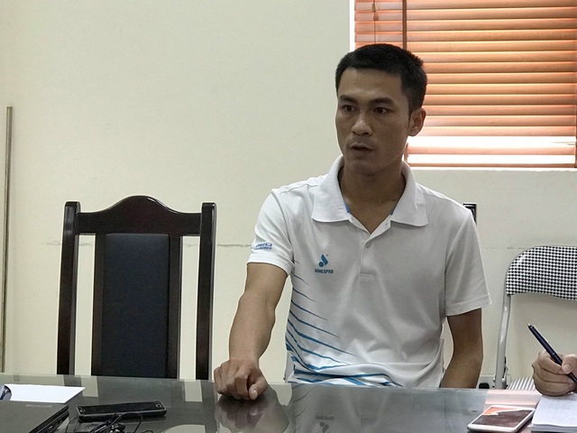 Trường chuyên Sơn La nói gì về thí sinh có điểm "cao bất thường"? - 3
Thầy giáo Thanh Sơn chia sẻ với báo chí. (ảnh: Trần Thanh)