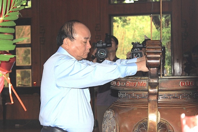 Thủ tướng dâng hương tưởng niệm Chủ tịch Hồ Chí Minh - 2 Thủ tướng dâng hương tưởng niệm Chủ tịch Hồ Chí Minh - 2