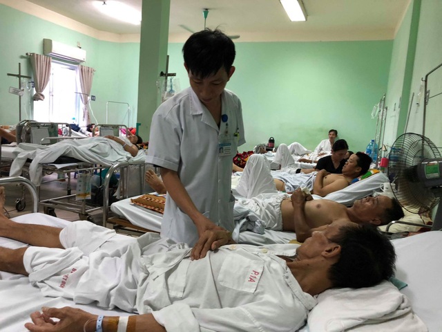 Nam bệnh nhân vỡ tim sau cú đập ngực vào vô lăng tay lái - 1 Một ca chấn thương tim do tai nạn được điều trị tại khoa Phẫu thuật lồng ngực (BV Việt Đức). Ảnh: H.Hải