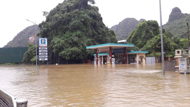 Quảng Ninh: Ngập sâu tới hơn 1m tại Đèo Bụt - 1
Biển nước mênh mông (ảnh CTV)