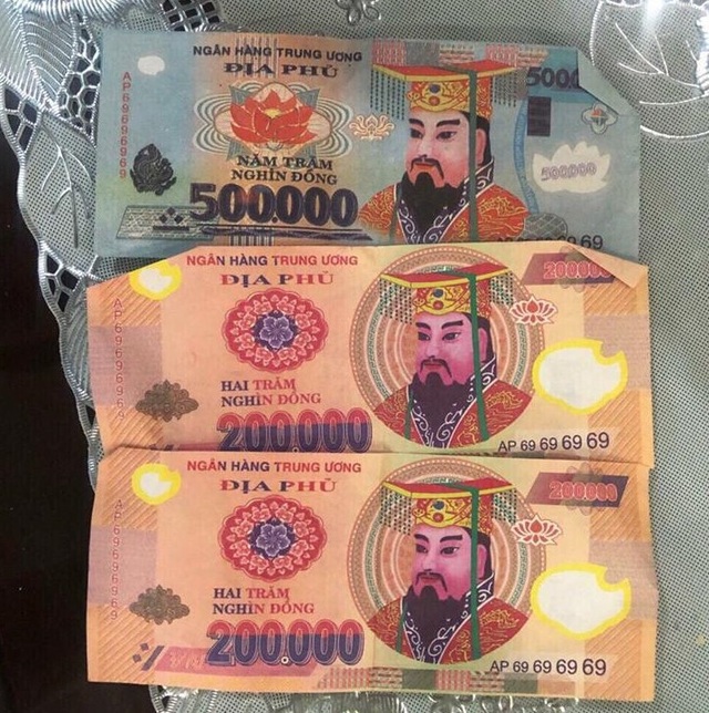 Đã tìm ra người trả lại tiền âm phủ cho hai vị khách nước ngoài - 2 Số tiền âm phủ mà Phong trả lại cho hai vị khách nước ngoài