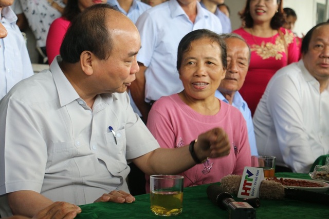Thủ tướng Nguyễn Xuân Phúc ấn tượng với các khu vườn mẫu tại Hà Tĩnh - 6 Thủ tướng thăm hỏi...