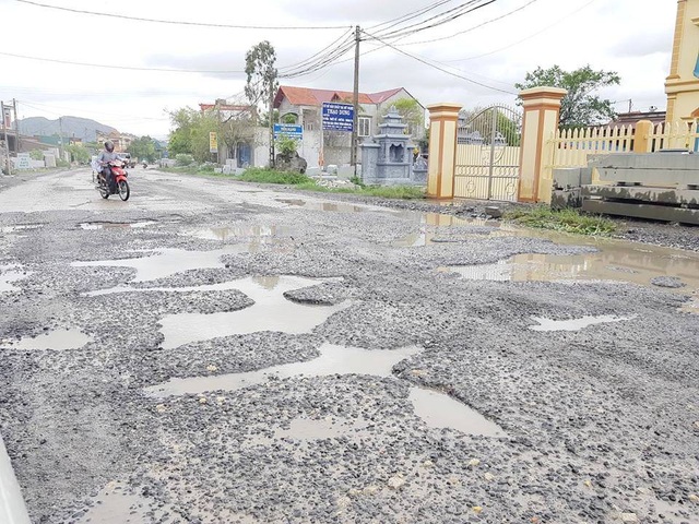 Ninh Bình: Đường vào xã nông thôn mới nát như… tương! - 15 Ninh Bình: Đường vào xã nông thôn mới nát như… tương! - 15