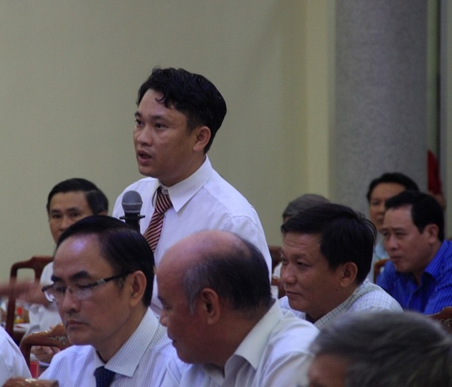 Bình Định: Trường đào tạo 96 ngày lấy bằng chính quy? - 1
Ông Phạm Quang Ân bày tỏ sự lo lắng vì các trường đào tạo quá ngắn và học viên không biết học xong sẽ nhận bằng chính quy hay là chứng chỉ.
