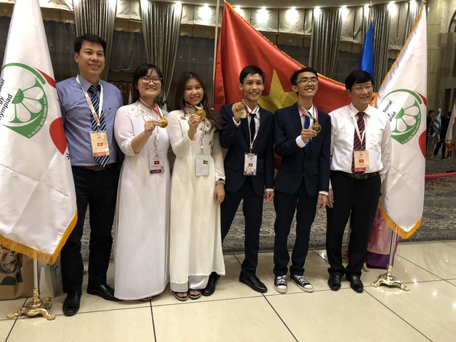 Nữ sinh Việt Nam được tôn vinh chiến thắng với số điểm cao nhất Olympic Sinh học quốc tế - 2
Đoàn học sinh Việt Nam tham dự cuộc thi Olympic Sinh học quốc tế 2018