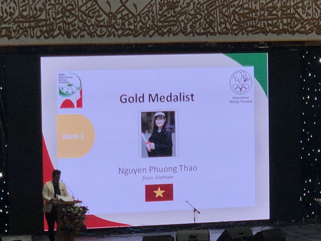 Nữ sinh Việt Nam được tôn vinh chiến thắng với số điểm cao nhất Olympic Sinh học quốc tế - 1
Xúc động hình ảnh Nguyễn Phương Thảo được tôn vinh là người chiến thắng tại Olympic Sinh học quốc tế 2018