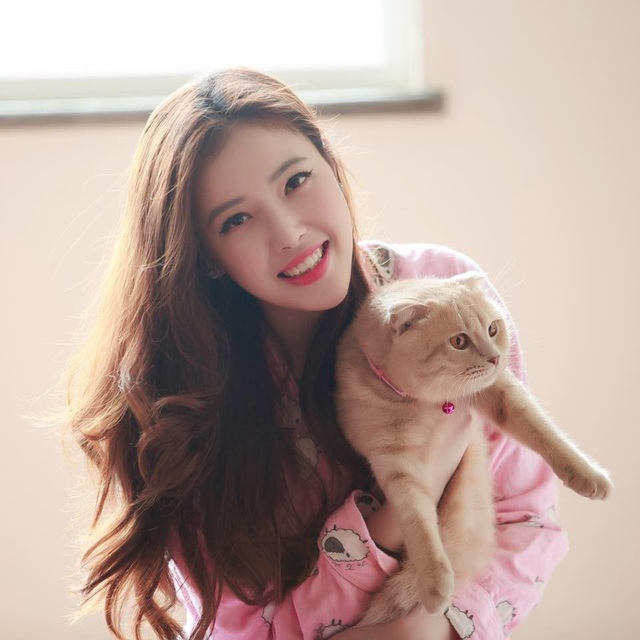 Nhan sắc nóng bỏng, cuộc sống “vạn người mơ” của em gái Mai Phương Thuý - 20
Được biết, Ngọc Phượng từng là du học sinh tại Canada và hiện tại đang làm kinh doanh.