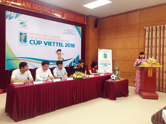 Sôi động Giải bóng đá Nhi đồng toàn quốc Cúp Viettel 2018 - 2 Các vị đại biểu chủ trì buổi họp báo.
