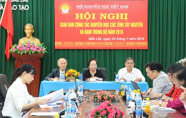 Chủ tịch Hội Khuyến học Việt Nam trao 600 triệu đồng học bổng đến học sinh nghèo - 1 Chủ tịch Trung ương Hội khuyến học Việt Nam Nguyễn Thị Doan tại buổi làm việc với cụm thi đua số 6