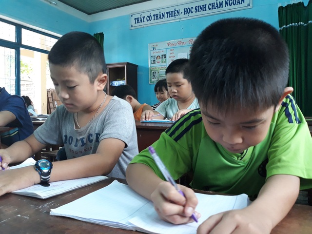 Cô giáo 15 năm dạy thêm miễn phí cho học sinh nghèo - 2 Những lớp học thêm miễn phí giúp học sinh có hoàn cảnh gia đình khó khăn có điều kiện học tập tốt hơn