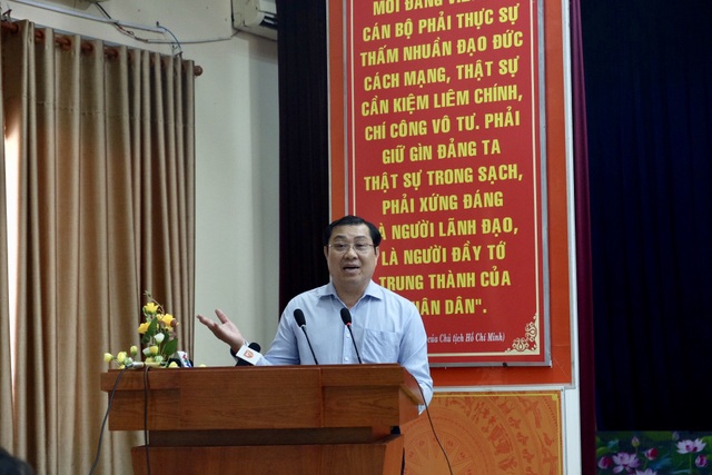 Chủ tịch Đà Nẵng: Điều tra sẽ rõ ai phong hàm thượng tá công an cho Vũ “nhôm” - 2 Ông Huỳnh Đức Thơ - Chủ tịch UBND TP Đà Nẵng đại diện đoàn đại biểu HĐND thành phố trả lời cử tri