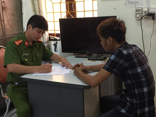 Khởi tố hình sự vụ tai nạn xe khách làm chết 4 người ở Cao Bằng - 1 Lái xe Trần Văn Thắng tại Cơ quan Công an.