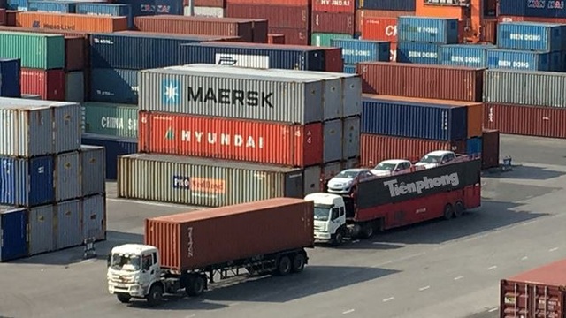 Ô tô miễn thuế "đổ bộ" về Việt Nam, tập kết kín cảng chờ lăn bánh - 3
Theo số liệu thống kê sơ bộ của Tổng cục Hải quan, tuần qua (từ 13 đến 19/7), có tới 2.040 xe đăng ký nhập về Việt Nam, tổng trị giá đạt gần 40 triệu USD.