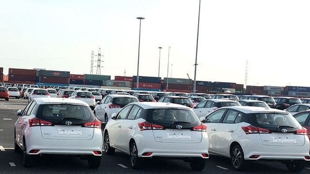 Ô tô miễn thuế "đổ bộ" về Việt Nam, tập kết kín cảng chờ lăn bánh - 10
Toyota có các mẫu Yaris và Wigo mới...