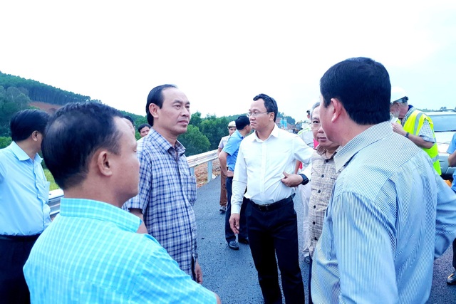 Giải quyết dứt điểm các tồn tại ở dự án cao tốc Đà Nẵng - Quảng Ngãi - 1 Ông Lê Đình Thọ - Thứ trưởng Bộ GTVT đi kiểm tra đoạn Tam Kỳ - Quảng Ngãi vào ngày 21/7