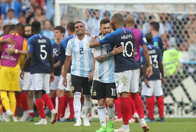 Neymar bị loại khỏi đề cử cầu thủ hay nhất năm 2018 - 1
Cả Mbappe lẫn Messi đều gây ấn tượng mạnh trong năm 2018
