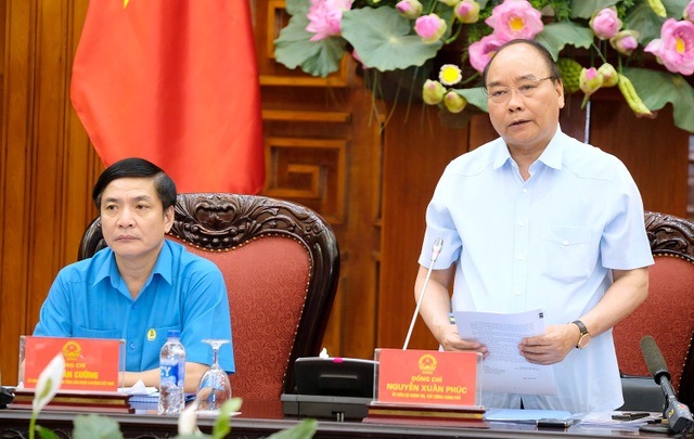 Thủ tướng: Bức xúc ở bộ phận nhỏ không được giải quyết sẽ thành vấn đề lớn - 2
Thủ tướng yêu cầu tập trung giải quyết, xử lý các kiến nghị của công nhân, người lao động tại cuộc đối thoại với Thủ tướng ở một số địa phương.