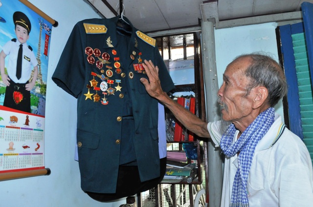 Đại tá phi công bắn rơi 7 máy bay Mỹ: “Ngày 27/7 rất đặc biệt với tôi” - 2 Theo ông Bảy, thời điểm đó, không quân Việt Nam có một khoảng cách rất lớn với Mỹ nhưng với tinh thần, truyền thống của quân đội, không quân và các lực lượng khác lần lượt chiến thắng đế quốc Pháp và đế quốc Mỹ