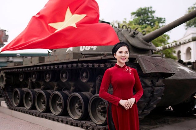 Phạm Thuỳ Dung xúc động với ca khúc về cô gái ngã ba Đồng Lộc, “Cúc ơi” - 1 Ca sĩ Phạm Thùy Dung ra MV Cúc ơi.