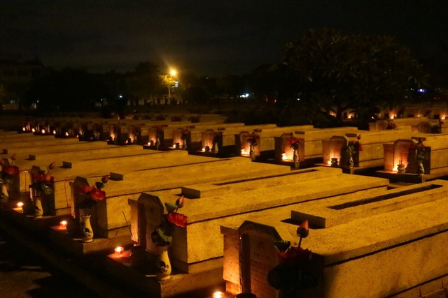 Bạn trẻ Hội An tri ân những người anh hùng liệt sĩ - 3 Nghĩa trang liệt sĩ được thắp sáng, sưởi ấm bởi tấm lòng tri ân của thế hệ trẻ