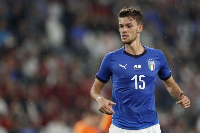 Chelsea đồng ý bán tiền vệ Willian cho MU - 2
Rugani, một trong ba cầu thủ của Juventus đang nằm trong tầm ngắm của Chelsea