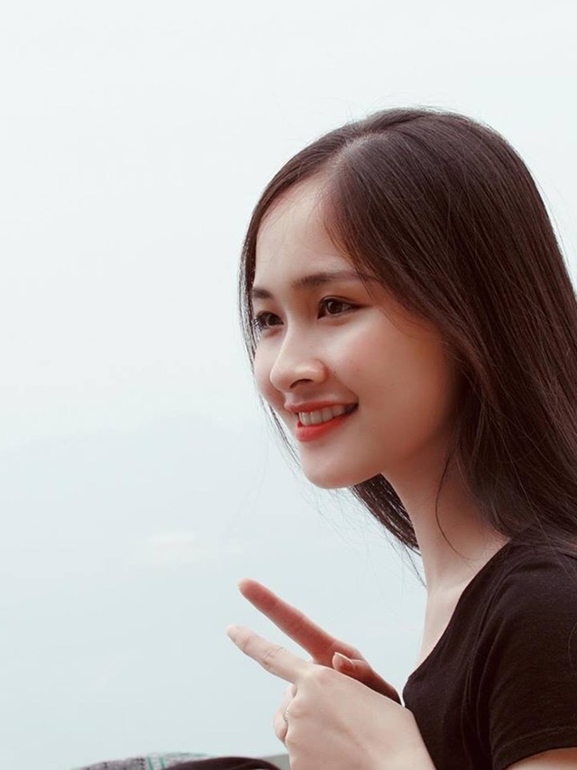 Nữ sinh “công chúa tóc mây” lọt top 25 Hoa hậu Việt Nam 2018 - 8
Những đường nét trên gương mặt của Khánh Linh rất hài hòa, toát lên sự dịu dàng, đằm thắm.