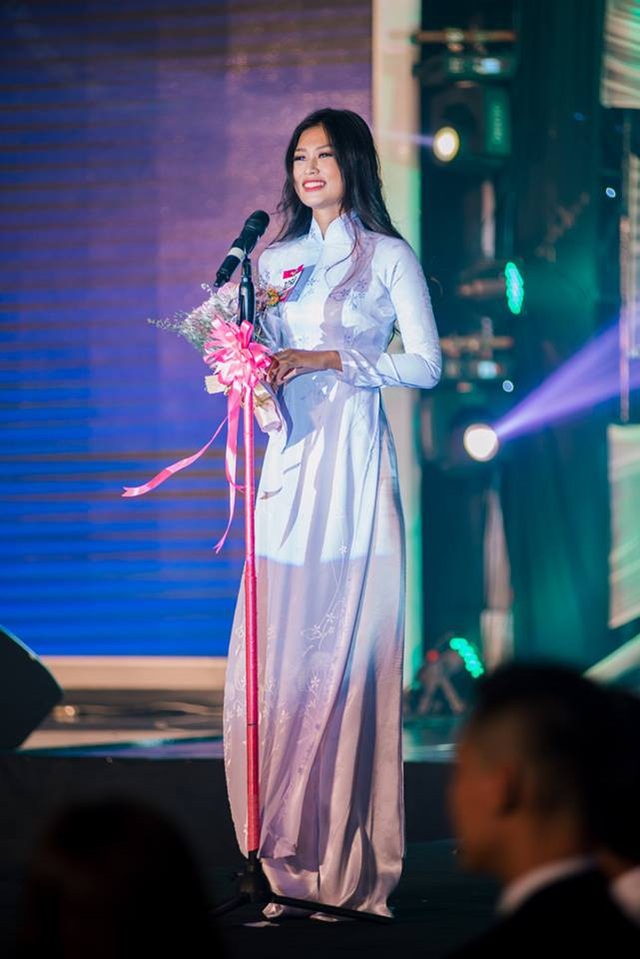 Nữ sinh cao 1m75 đăng quang gương mặt Nữ sinh Áo dài 2018 - 4 Nữ sinh cao 1m75 đăng quang gương mặt Nữ sinh Áo dài 2018 - 4