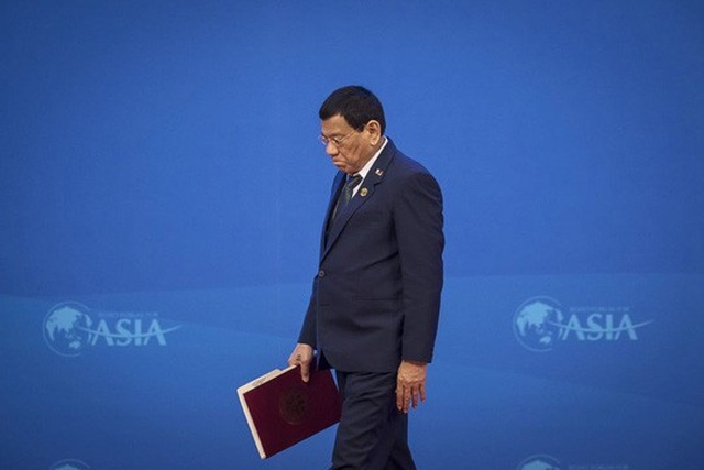 Philippines "dài cổ" chờ 24 tỉ USD cam kết đầu tư của Trung Quốc - 1
Tổng thống Philippines Rodrigo Duterte Ảnh: Bloomberg