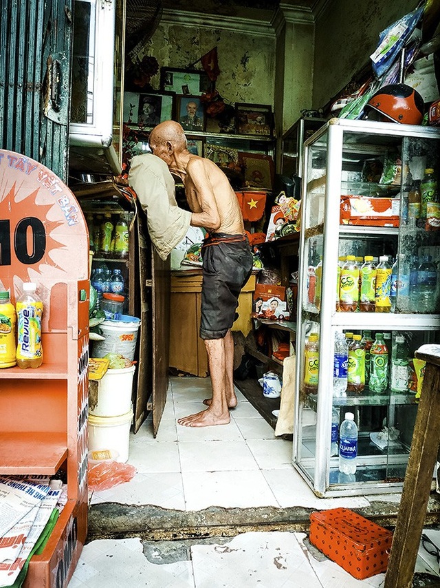 Cựu chiến binh hơn trăm tuổi vẫn bán quán mưu sinh giữa Thủ đô - 6 Cựu chiến binh hơn trăm tuổi vẫn bán quán mưu sinh giữa Thủ đô - 6