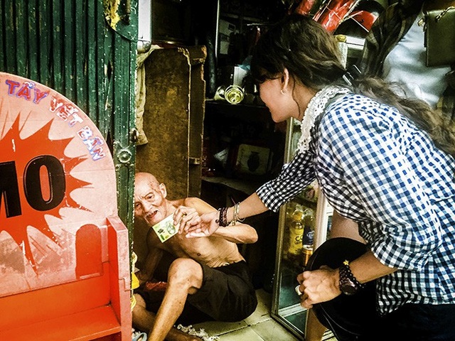Cựu chiến binh hơn trăm tuổi vẫn bán quán mưu sinh giữa Thủ đô - 9 Cựu chiến binh hơn trăm tuổi vẫn bán quán mưu sinh giữa Thủ đô - 9