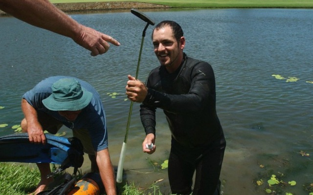 Mò hồ lặn bóng: Kiếm tiền từ thú đánh golf của đại gia - 1 Mò hồ lặn bóng: Kiếm tiền từ thú đánh golf của đại gia - 1